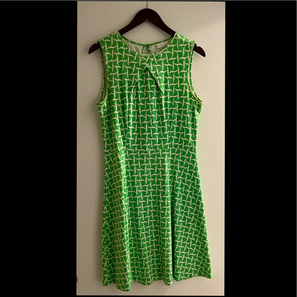 New York & Company geometric Green and white Dress with Key Hole back size Large